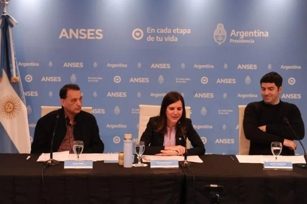 Anuncian la inclusión de docentes secundarios de zonas de frontera en el régimen jubilatorio especial