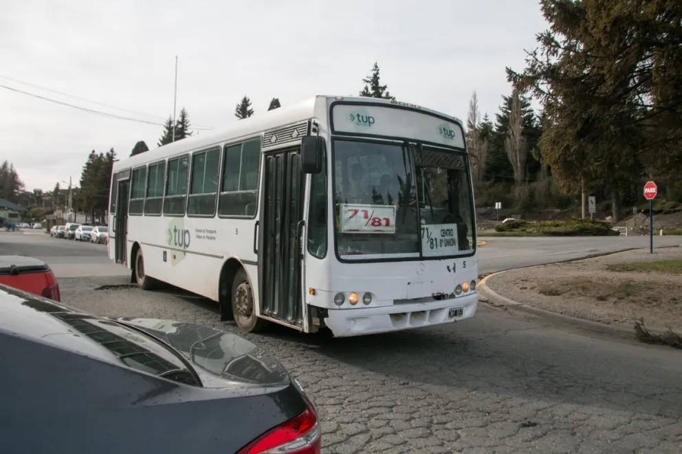 Por la falta de combustible, Mi Bus funcionará con horario de feriado y hasta podría haber paro