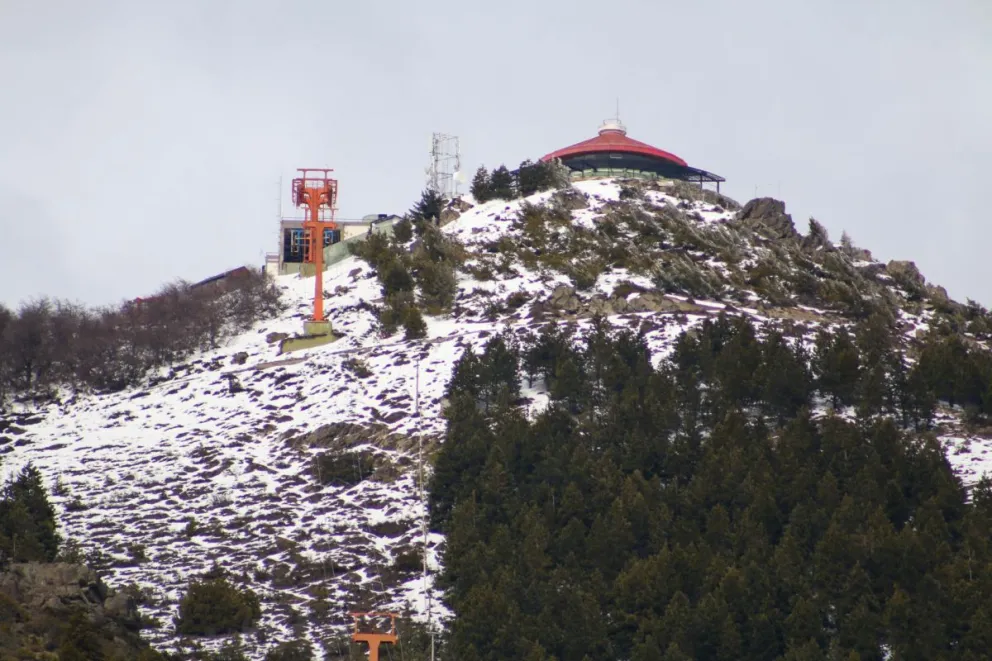 Problemas en el Teleférico: descarriló una góndola por el viento