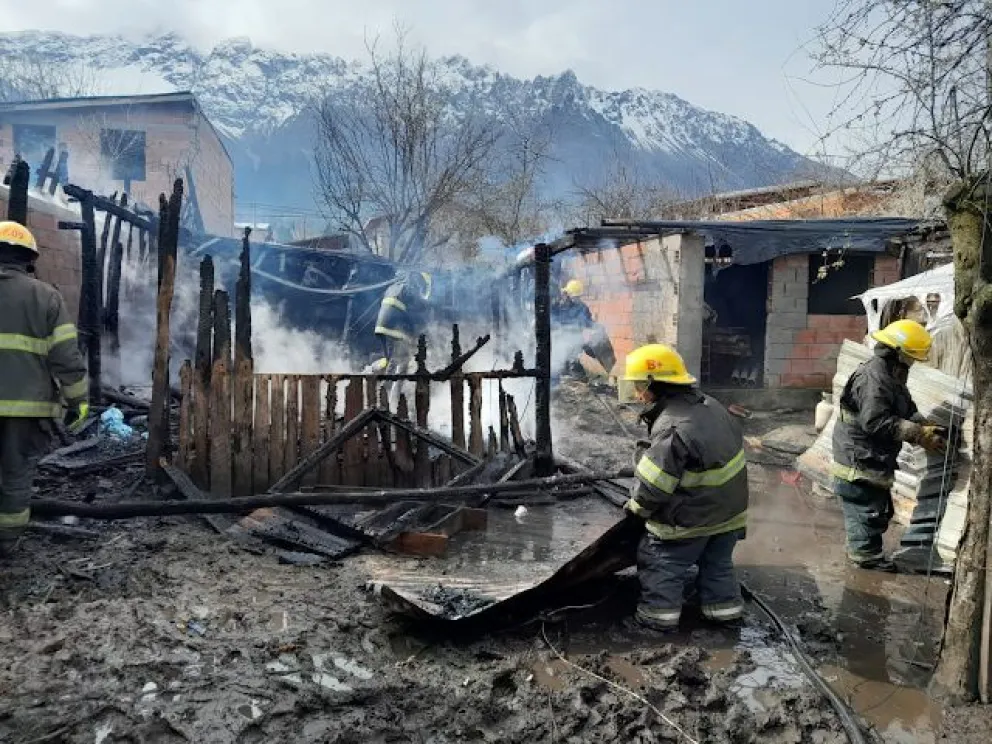 Incendio y temor por la propagación de las llamas a otras viviendas