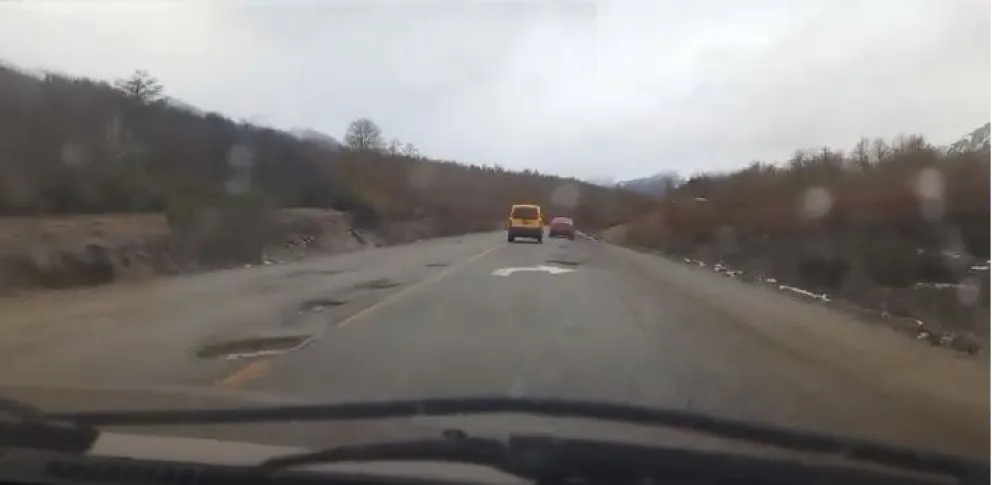 Video: Vecina de Bariloche grabó el pésimo estado de la Ruta 40 camino a El Bolsón