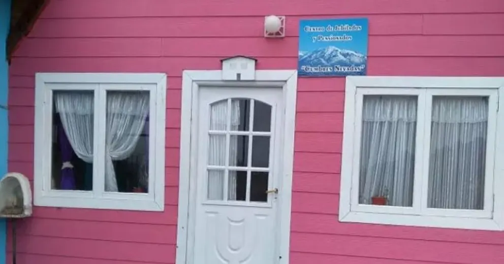 El Centro de Abuelos Cumbres Nevadas invita a gran peña de folklore
