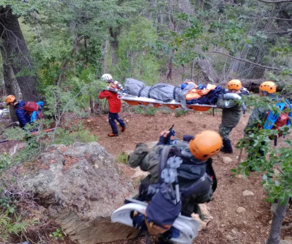 Auxilian a una turista noruega que sufrió una caída mientras esquiaba