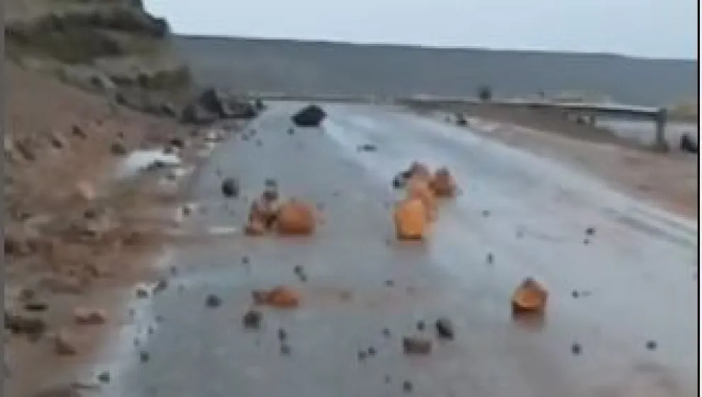 Ruta 40: desprendimiento de piedras en Cuesta de la Rinconada