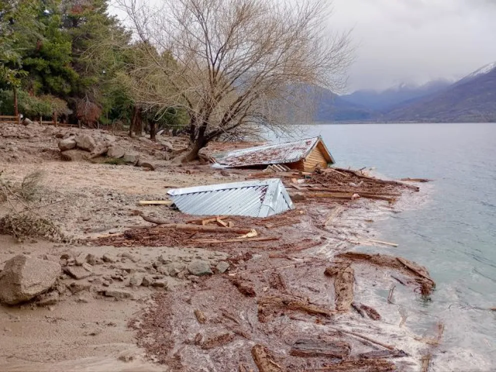 Puerto Patriada: alud de barro destruyó un complejo turístico