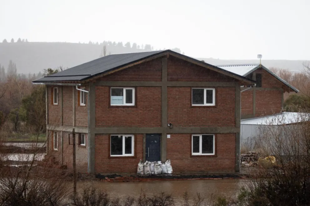 Preocupación en vecinos de Dina Huapi por las inundaciones y el anuncio de más lluvias