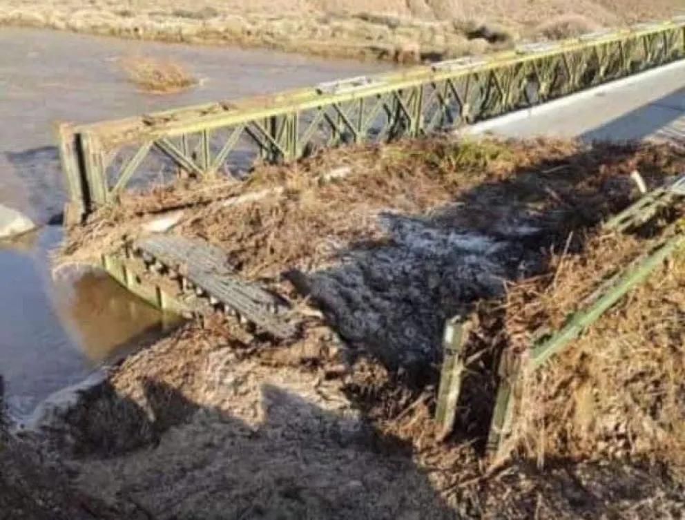 Inundaciones en Río Chico: colapsó el puente de la Ruta 6 