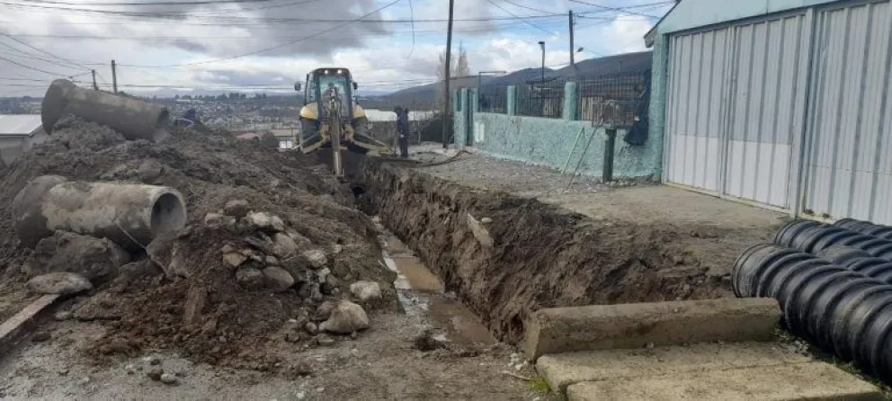 Se reemplazó un pluvial en el barrio Perito Moreno después de la inundación de una casa particular