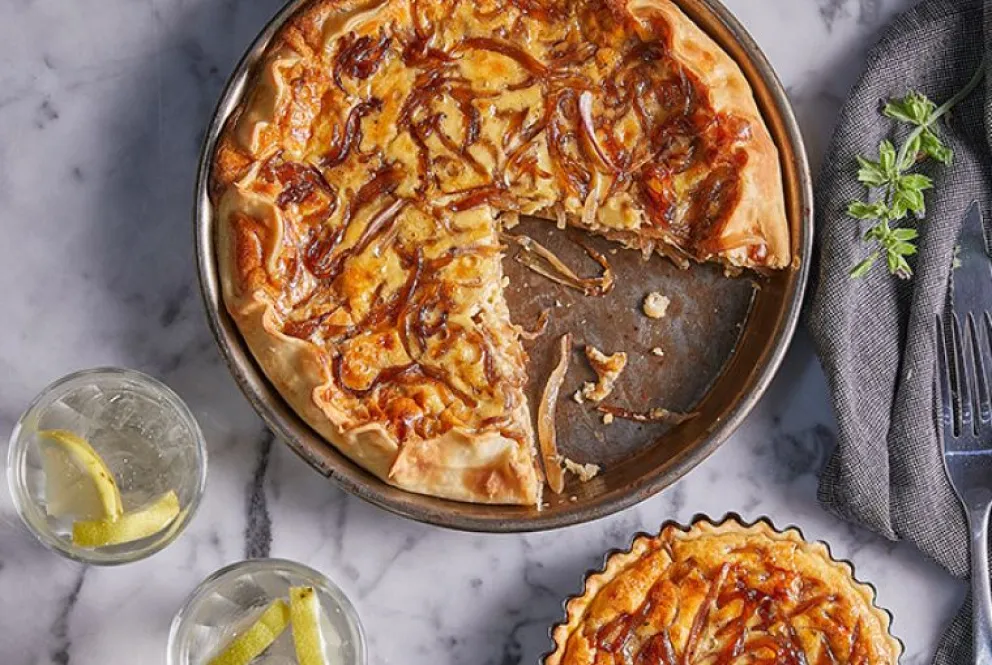 Un almuerzo diferente: tarta invertida de cebollas