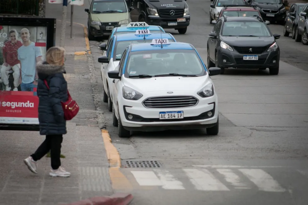 Desde distintas partes del país se suman al reclamo de los taxistas en Bariloche contra las aplicaciones de transporte