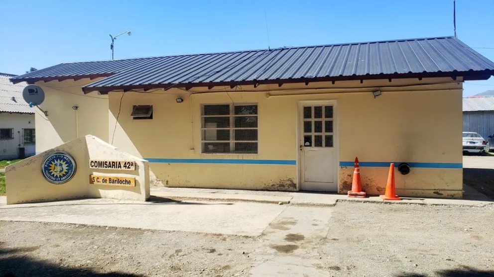 Otra empleada policial imputada por golpiza a un detenido