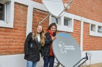 Instalan antenas de Arsat para mejorar la conectividad satelital en Villa Llanquín