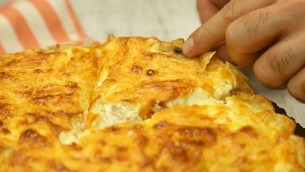 Deliciosa y sorprendente: la tarta de cebolla invertida que cautiva paladares 