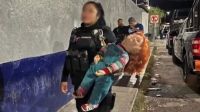 Arrestaron a Chucky por alterar el orden y la oficial que lo detuvo terminó con una reprenda
