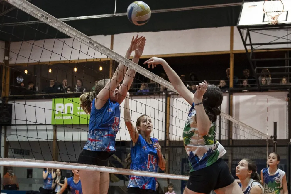 Bariloche Vóley Club se quedó con las tres categorías femeninas