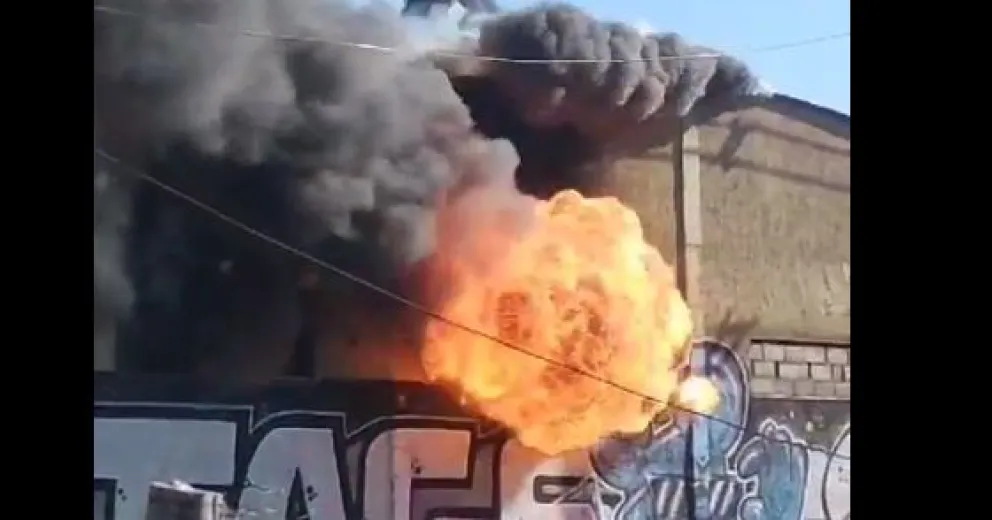 Video: Explosión en el galpón municipal incendiado