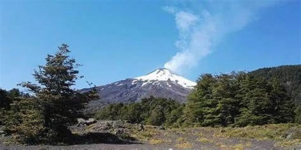 Alerta naranja en Chile por la erupción de un volcán cercano a Neuquén