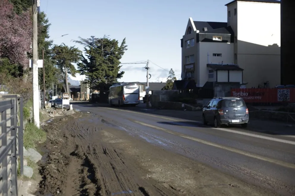 Desde Vialidad Rionegrina van a intimar a la empresa que trabaja sobre la Avenida Bustillo