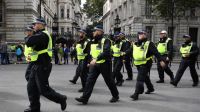Polémica decisión en Londres: más de 100 policías renuncian a portar armas letales