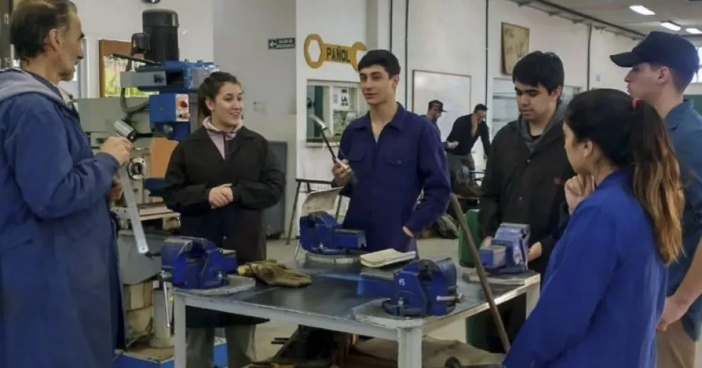 Dos instituciones educativas trabajan en busca de una huerta autosustentable