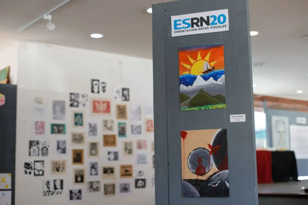 Muestra de artes visuales de alumnos de la ESRN N° 20