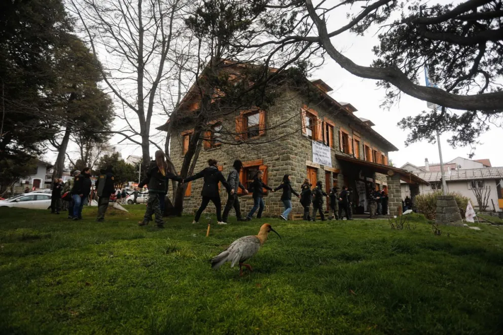 Lo que suceda con los guardaparques procesados tendrá relación directa con el futuro de Bariloche