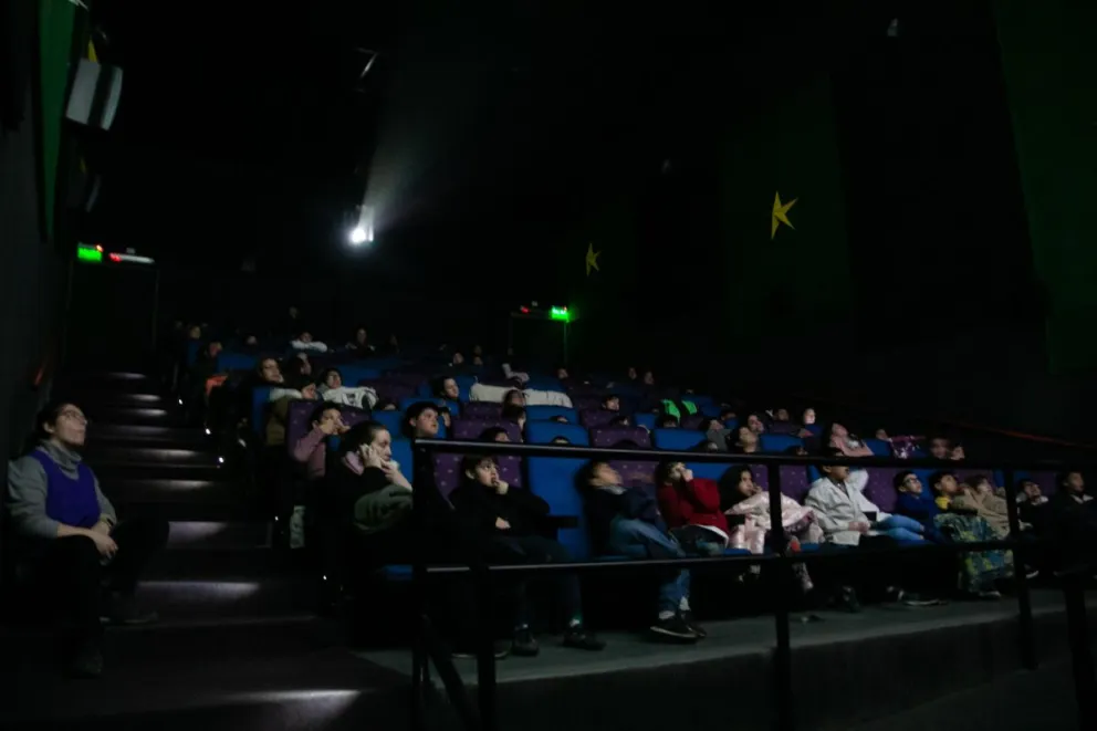 El FAB ya está en marcha y alumnos de la escuela 321 fueron al cine a ver producciones provinciales