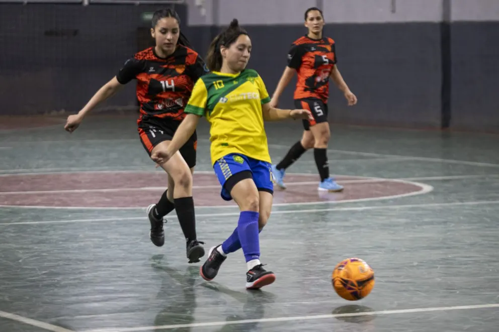 Las chicas disputaron los cuartos de ida