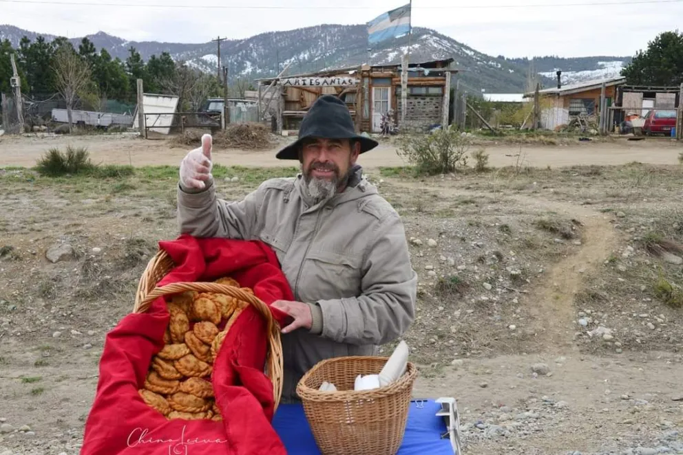 Sus abuelos venden empanadas para poder acompañarlo a Buenos Aires