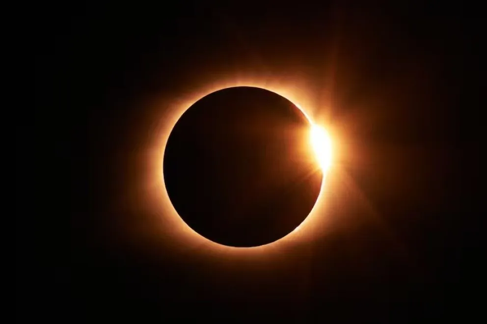 Cómo el primer eclipse de Sol de octubre impactará a tu signo y sus relaciones