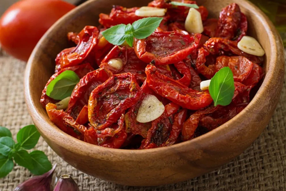 Tomates secos caseros: cómo deshidratarlos en el horno