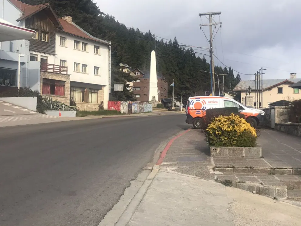 Cargan nafta, no ponen freno de mano ni lo dejan en cambio y los vehículos "pasean" solos por la costanera
