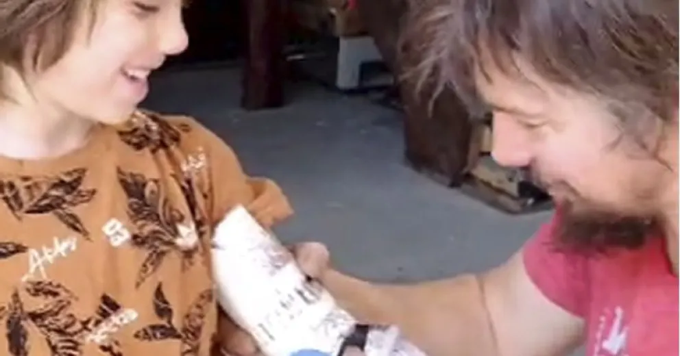 El Ladrón de Chatarra construyó un brazo ortopédico para un nene de 7 años