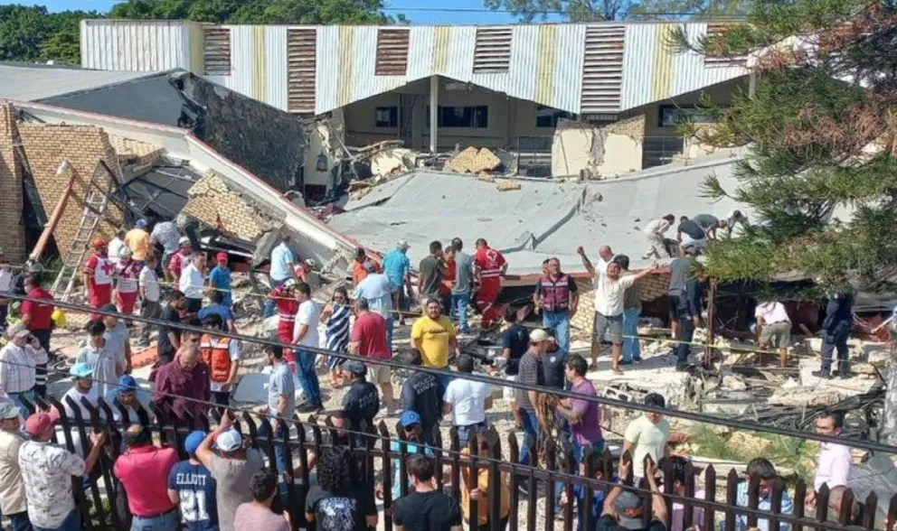 Video: se derrumbó el techo de una iglesia en México durante un bautismo