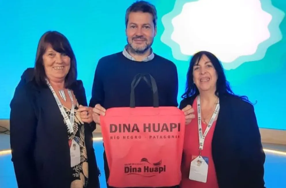 Con gran éxito, Dina Huapi se promocionó en la FIT