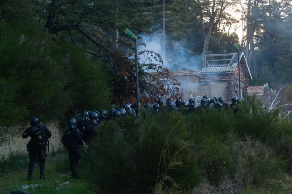 Las secuelas persisten un año después del desalojo de Villa Mascardi 
