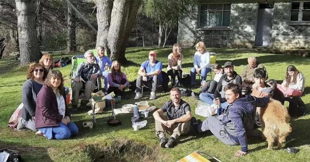 Los Croquiseros Bariloche registraron con su arte la vieja usina militar