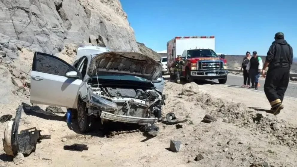 Violento vuelco en Ruta 40 deja a matrimonio herido