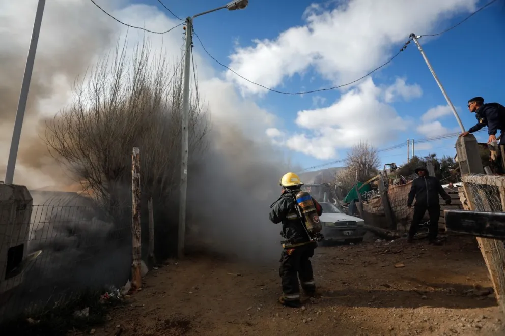 Bomberos combatieron dos incendios estructurales en la zona Sur de Bariloche