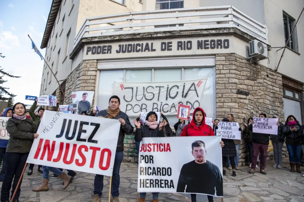 Marcha de la familia de Ricardo Herrera en desacuerdo con el fallo