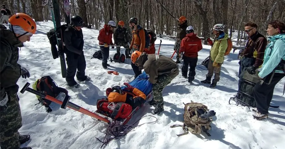 Intenso operativo para rescatar a un barilochense en refugio Frey