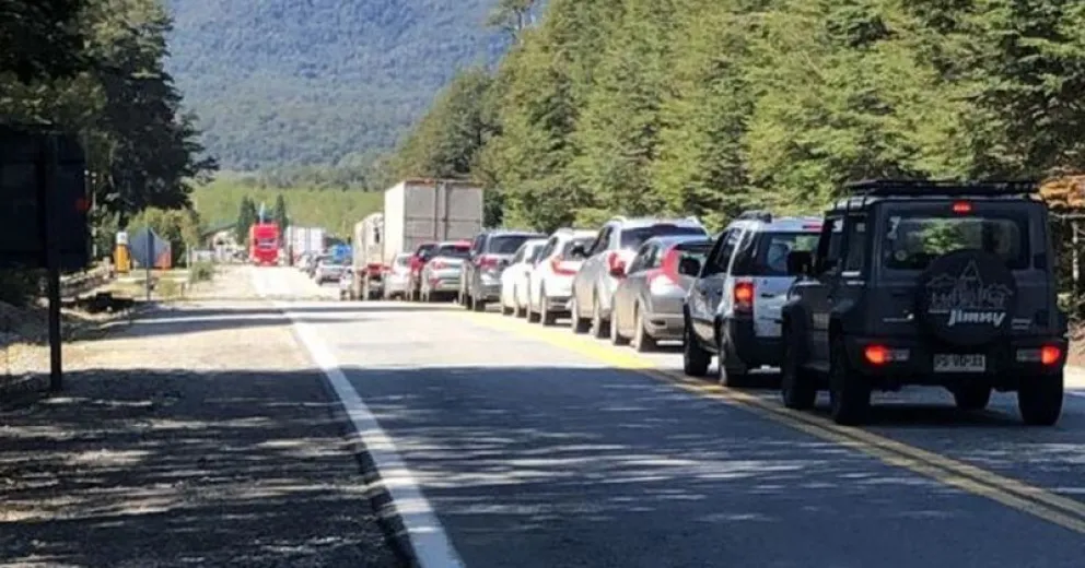 Más de siete kilómetros de fila en el Cardenal Samoré por el fin de semana largo en Chile