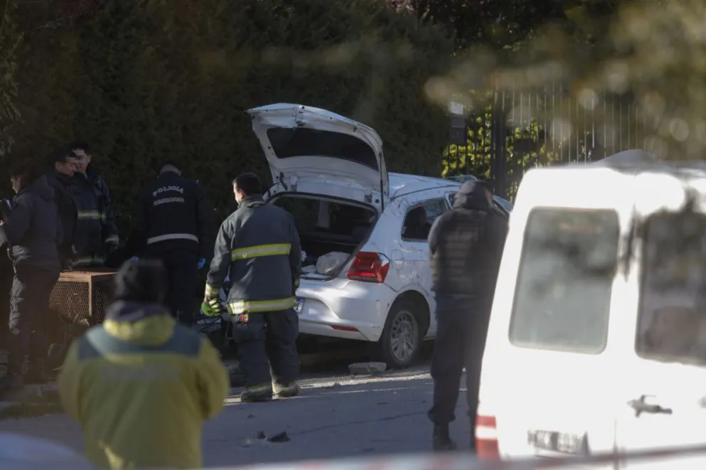 Sigue con respirador la conductora del auto que chocó y volcó cerca del Velódromo