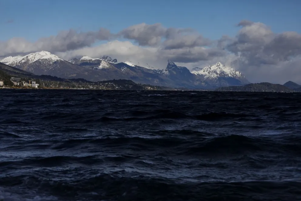 La semana arranca con viento y lluvia pero después volvería el buen clima en Bariloche