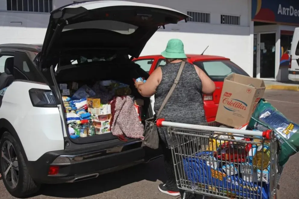 El fenómeno de las compras de chilenos en Argentina se intensifica con la suba del dólar blue
