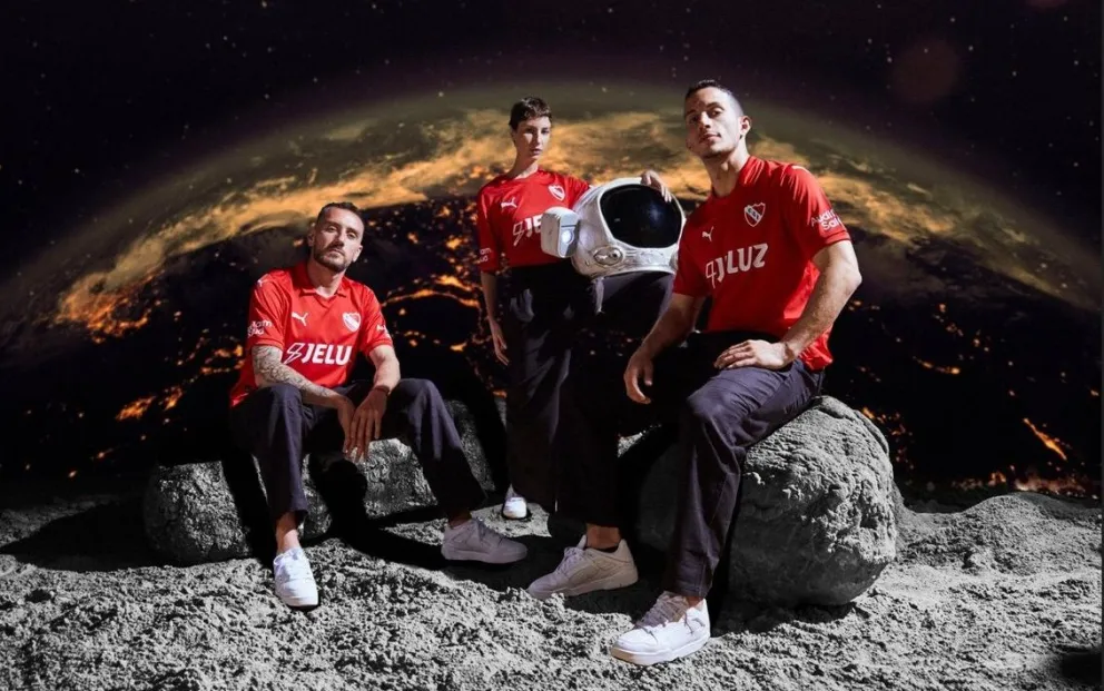 El "Rojo" estrena su nueva camiseta titular: a cuánto se vende