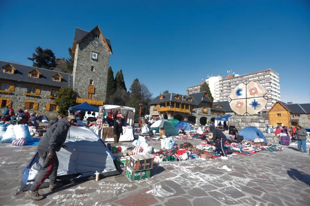 El Centro Cívico lleno de carpas y puestos por el Encuentro Plurinacional  