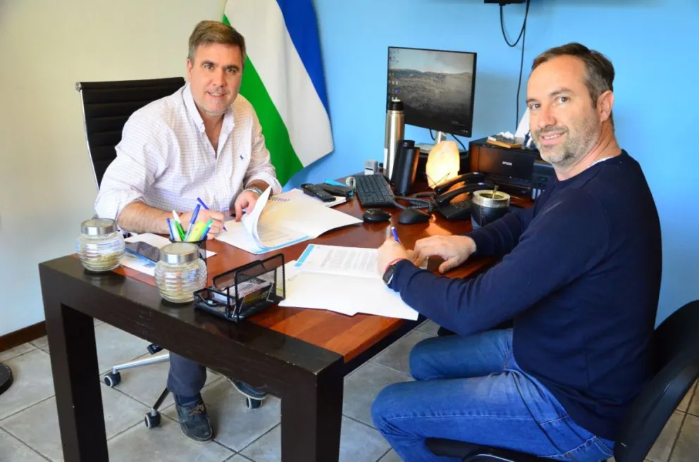 El Bolsón: firman convenio a 20 años para la gestión de lodos cloacales