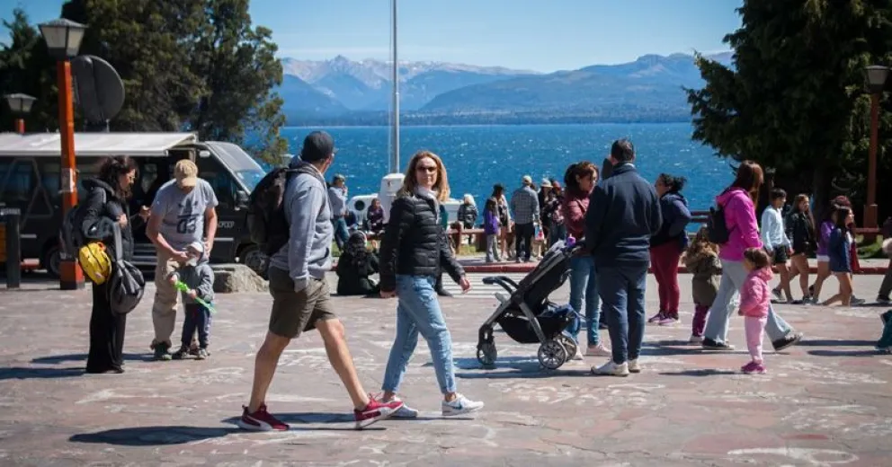 Parece que el sol brillará durante todo el finde largo en el cielo de Bariloche