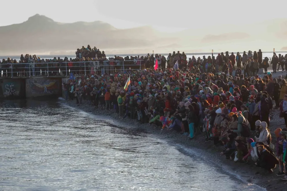 A orillas del Nahuel Huapi comenzó el Encuentro de Mujeres y Disidencias